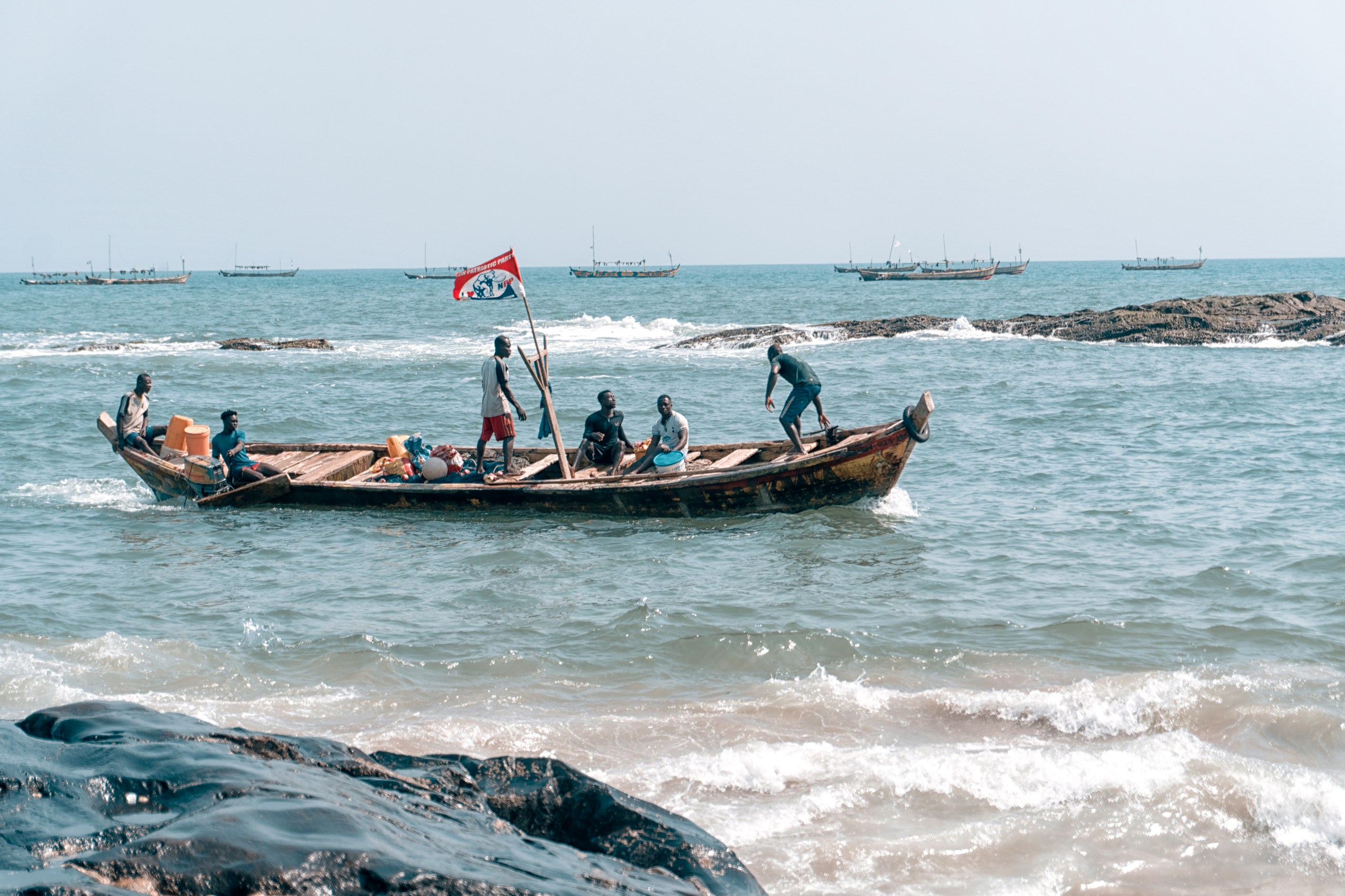African fishermen working together